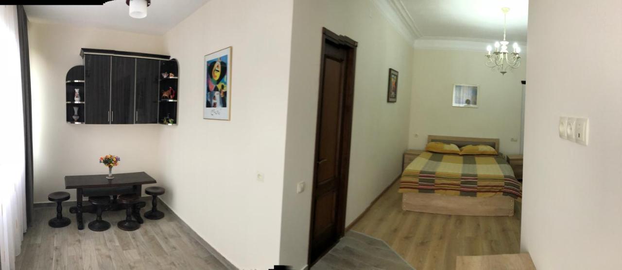 Temo Guest House 10 Batumi Exteriör bild