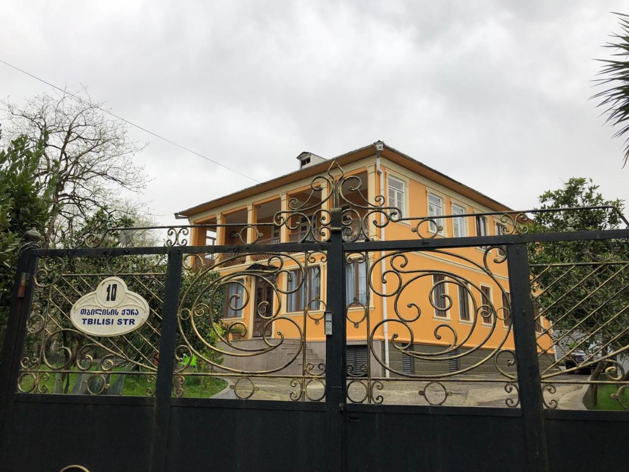 Temo Guest House 10 Batumi Exteriör bild