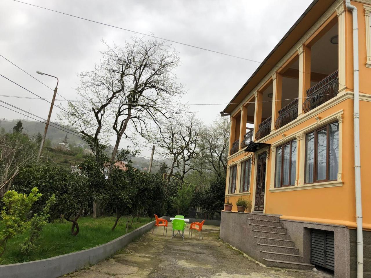 Temo Guest House 10 Batumi Exteriör bild